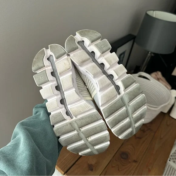 On Cloud Swift Women’s Running Shoe Size 7 Glacier White - Picture 6 of 9